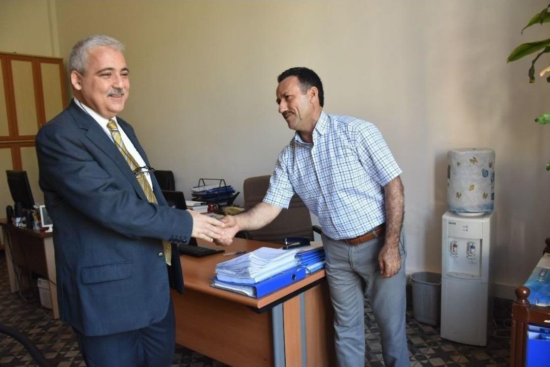 Vali G&uuml;ven&ccedil;er Valilik Personeliyle Bayramlaştı