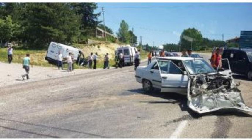 Otomobil Cenaze Aracına &Ccedil;arptı: 1 &Ouml;l&uuml;