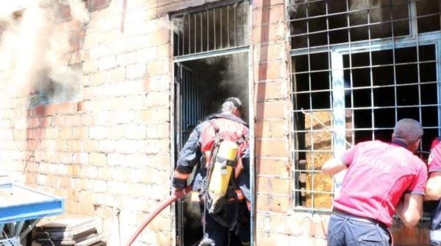 Restoranda &Ccedil;ıkan Yangında Mutfak T&uuml;p&uuml; De Patladı