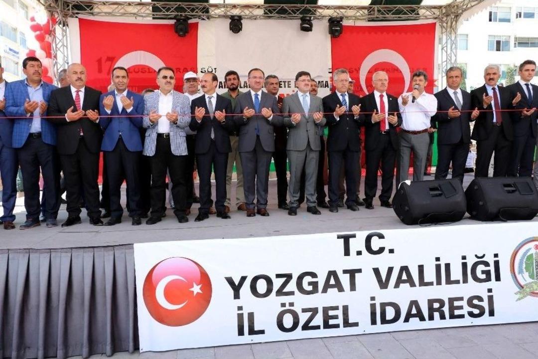 Bakan Bozdağ &Ccedil;&ouml;p Kamyonunda Test S&uuml;r&uuml;ş&uuml; Yaptı