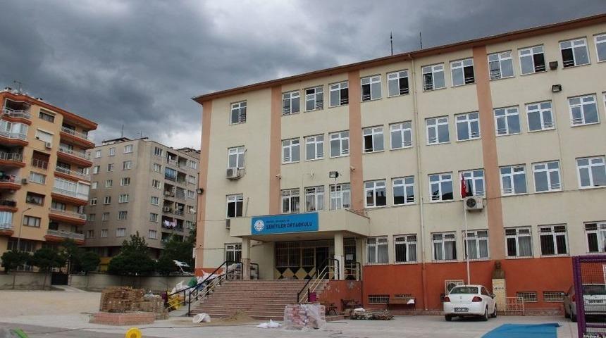 Darp İddiası Sonrası Hem Okul M&uuml;d&uuml;r&uuml;, Hem &Ouml;ğretmen A&ccedil;ığa Alındı