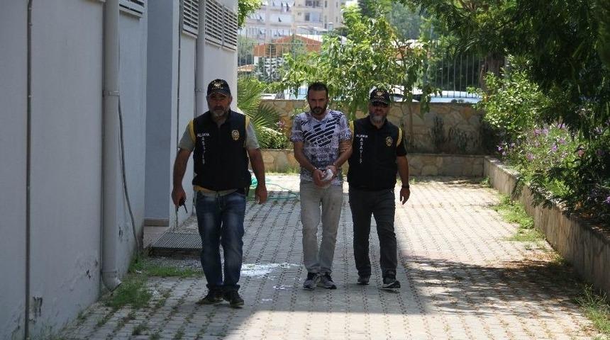 Polise R&uuml;şvet Vermek İsteyince G&ouml;zaltına Alındılar