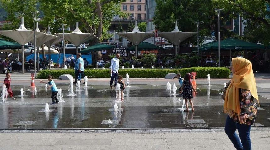 Sıcak Hava &Ccedil;ocuklara Yaradı