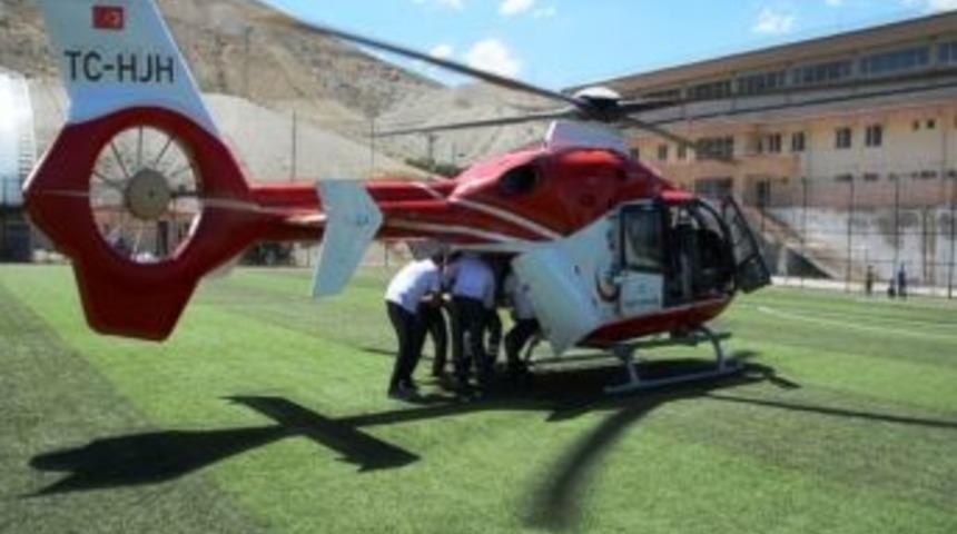 Kalp Krizi Ge&ccedil;iren Yaşlı Kadın Ambulans Helikopter İle Hastaneye Taşındı