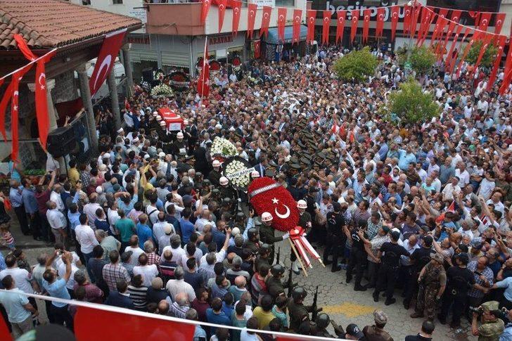 Şırnak’ta Şehit Olan Trabzonlu Asker Son Yolculuğuna Uğurlandı G5