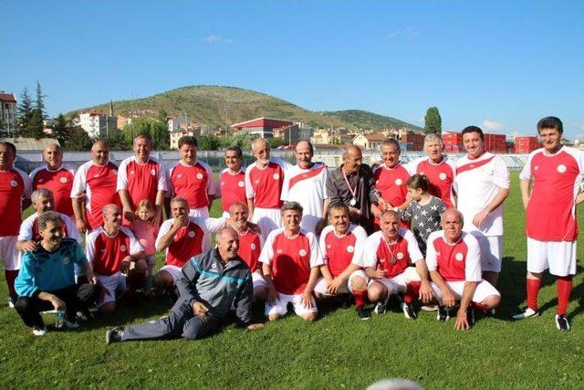 Kasımpaşa Mahallesi Sentetik Sahası Şöhretler Karması Futbol Karşılaşması İle Açılıyor