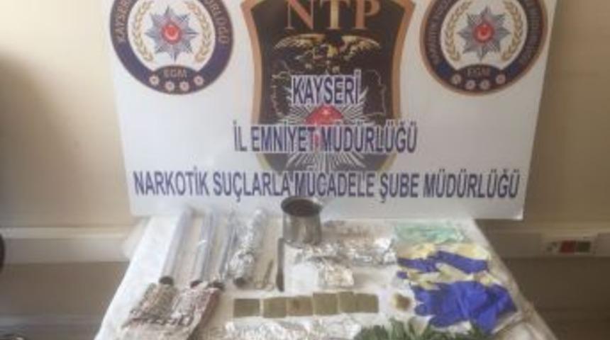 Kayseri&rsquo;de Uyuşturucu Operasyonu: 2 G&ouml;zaltı
