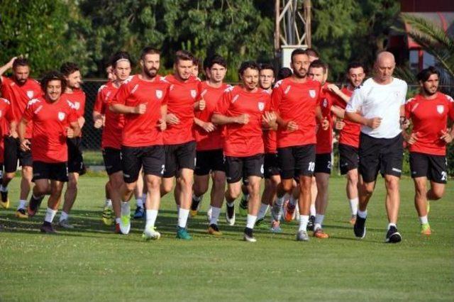 Samsunspor Teknik Direktörü Alpay Özalan: Sahada Savaşan Takım Olacağız