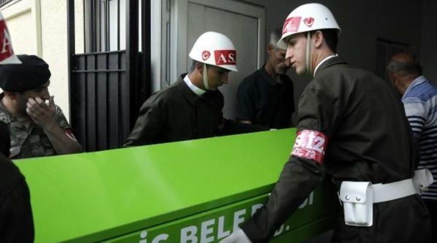 Kilis'te Askeri Ara&ccedil; Ile Kamyon &Ccedil;arpıştı: 1 Şehit, 6 Yaralı (3)