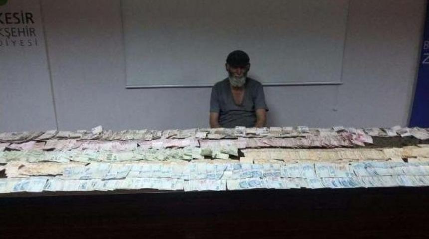 Dilencinin &Uuml;st&uuml;nden 71 Bin 59 Lira Para &Ccedil;ıktı