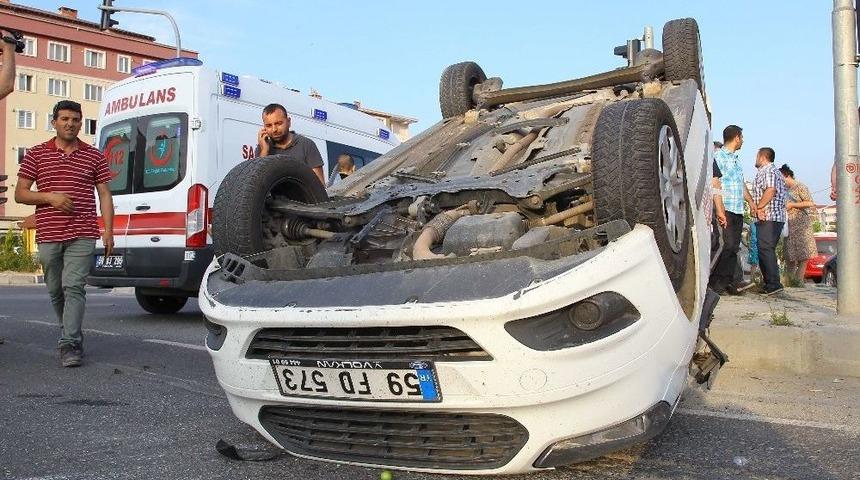 İki Otomobilin &Ccedil;arpıştı: 1 Yaralı