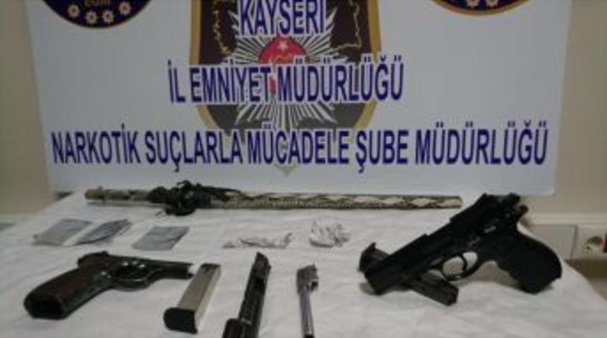 Uyuşturucu Taciri Polisten Ka&ccedil;amadı