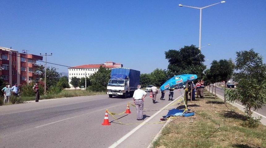 Otomobilin &Ccedil;arptığı Yaşlı Adam Hayatını Kaybetti