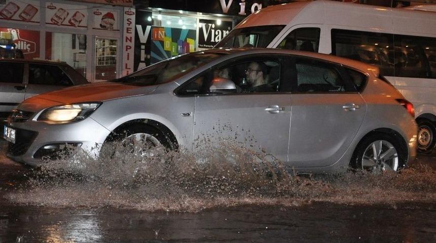 Kars&rsquo;ı Dolu Ve Yağmur Vurdu
