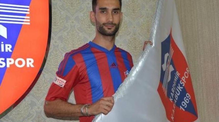 Kardemir Karab&uuml;kspor Ferhat G&ouml;rg&uuml;l&uuml;'y&uuml; Renklerine Bağladı