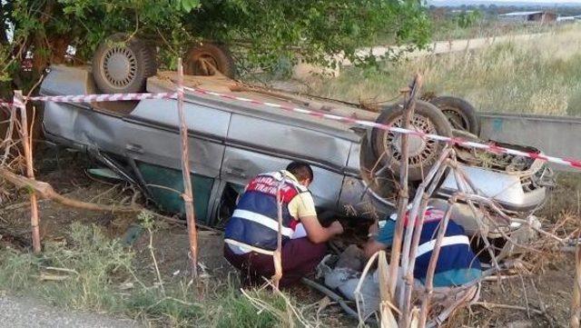 Çanakkale'de Takla Atan Otomobilin Sürücüsü Öldü