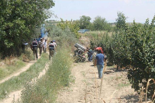 Tarlada Çift Sürerken Traktörün Altında Kaldı