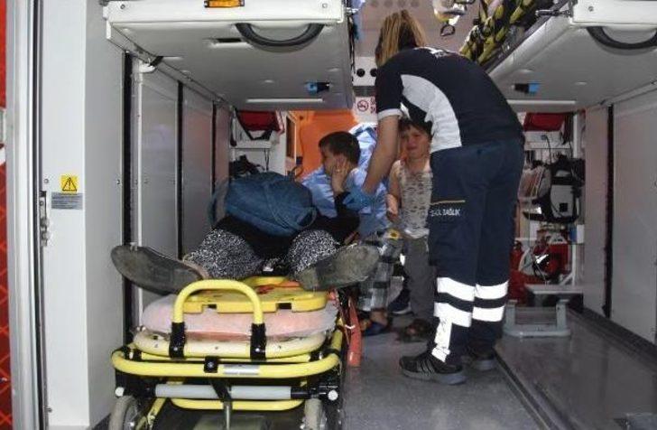 Yaralı Ikizler Anneleri Olmadan Ambulanstan Inmedi