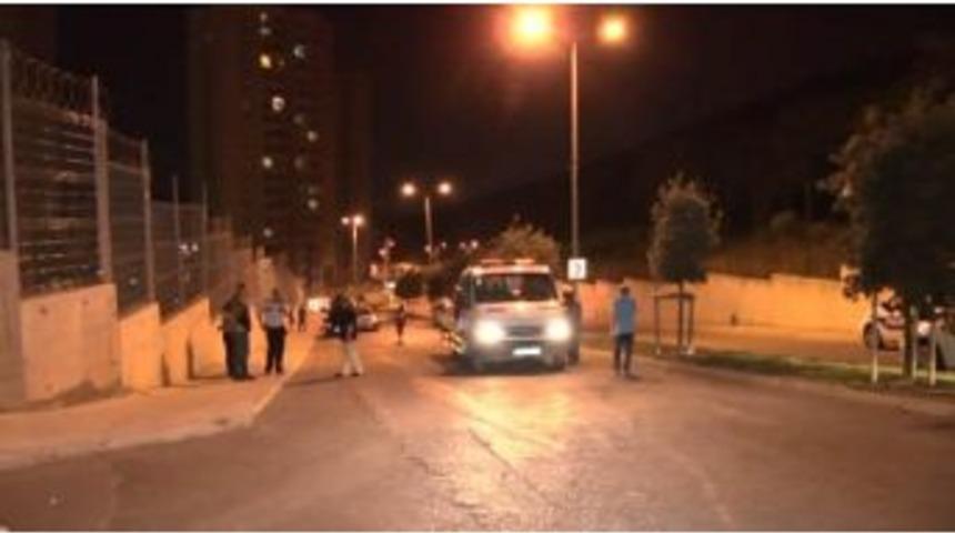 Maltepe'de Park Halindeki Ara&ccedil;ta Bı&ccedil;aklanarak &Ouml;ld&uuml;r&uuml;lm&uuml;ş Bir Kişi  Bulundu