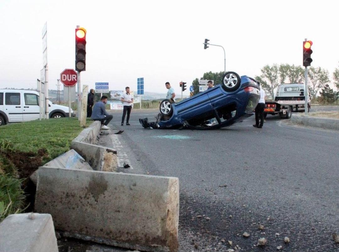 Takla Atan Otomobilden Burunları Bile Kanamadan &Ccedil;ıktılar