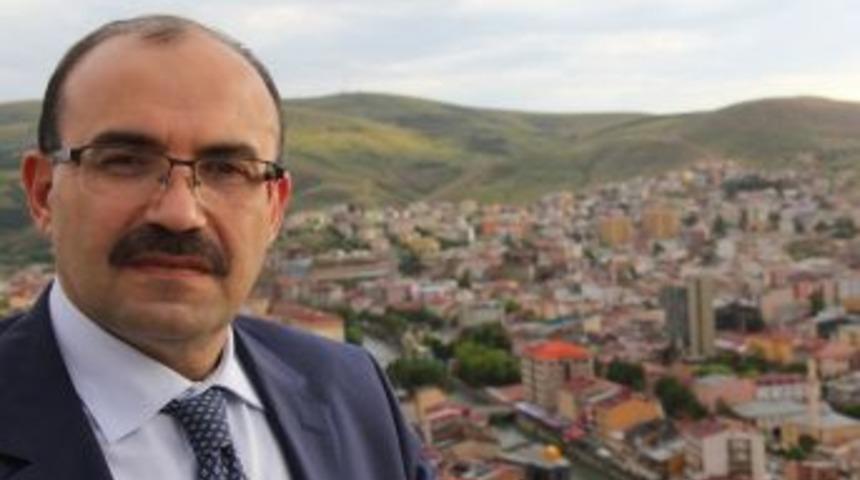 Vali Ustaoğlu&rsquo;ndan Şiirli Veda