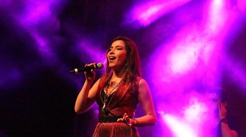 Burcu G&uuml;neş, V&uuml;cudundaki Lekenin Sırrını A&ccedil;ıkladı