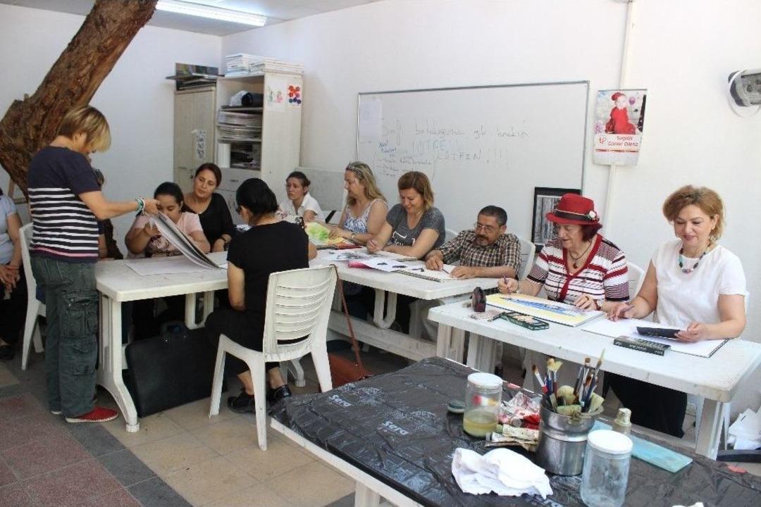 (&ouml;zel Haber) Kadın Kursiyerlerin Arasında Tek Erkek S&uuml;mb&uuml;l Ağa