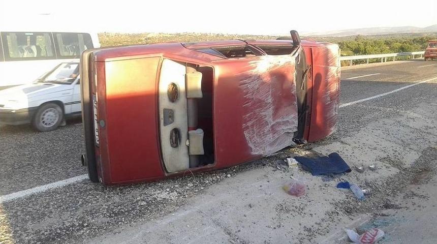 Besni&rsquo;de Otomobil Takla Attı: 4 Yaralı