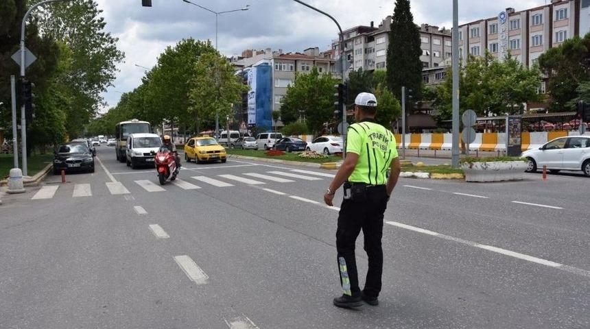 Kusurlu Ara&ccedil; Ve S&uuml;r&uuml;c&uuml;lere İki Haftada 1 Milyon Tl Ceza Kesildi