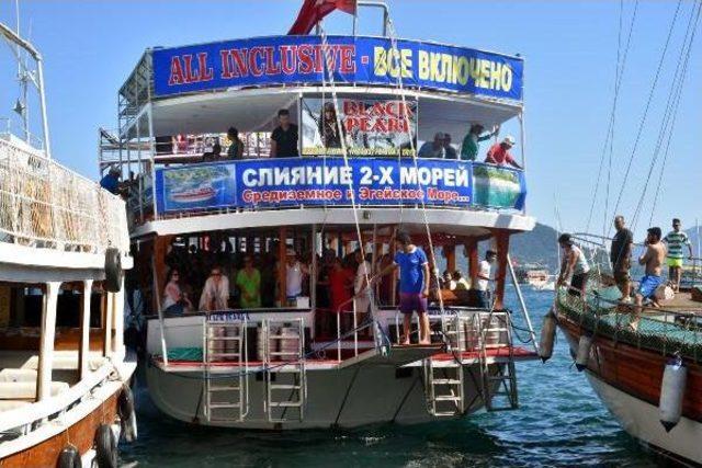 Marmaris Koylarını Marşlar Eşliğinde Geziyorlar