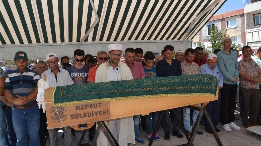 Kulağından Arı Soktu, Kalp Krizinden Hayatını Kaybetti