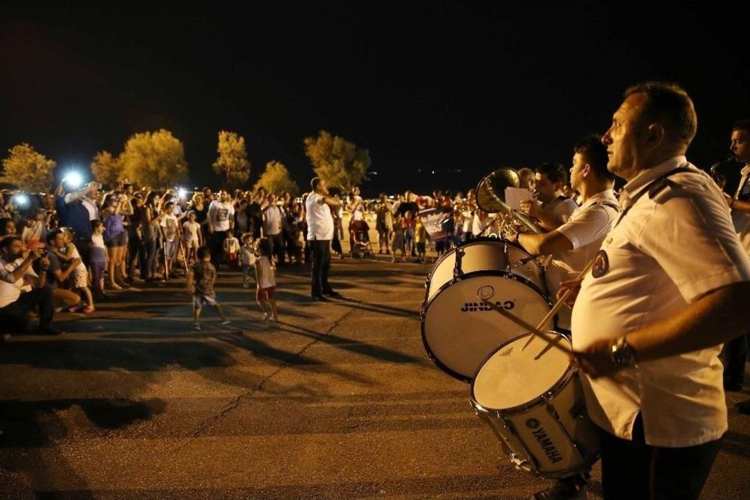 Sahilde M&uuml;zik Var