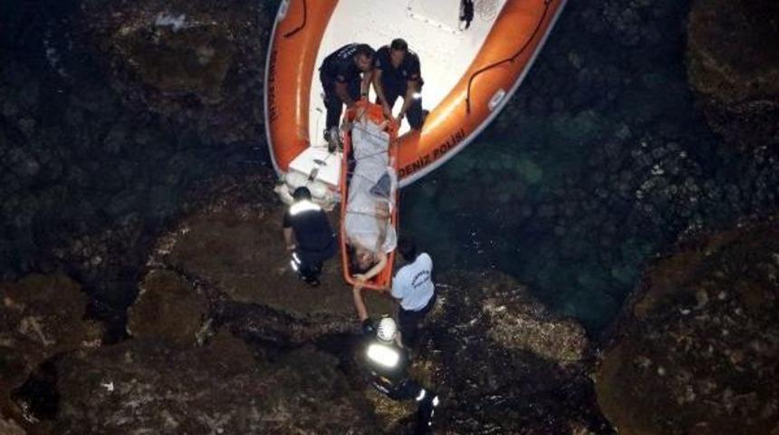 30 Metrelik Falezlerden &Ouml;l&uuml;me Atladı