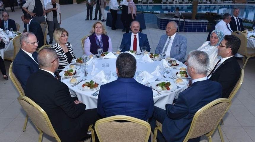 Başkan Kocamaz&rsquo;dan Vali &Ccedil;akacak&rsquo;a Veda Yemeği