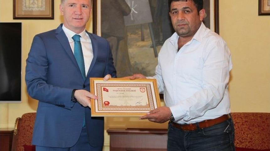 Uyuşturucuyla G&ouml;n&uuml;ll&uuml; M&uuml;cadele Edenlere Teşekk&uuml;r