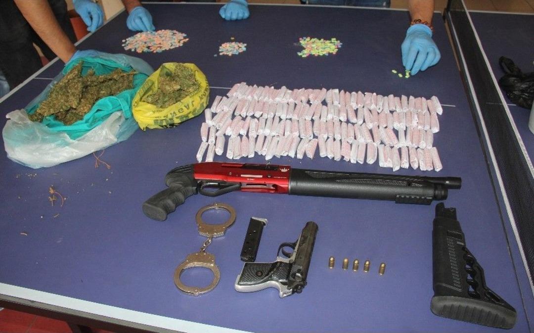 Eve Yapılan Baskında &Ccedil;amaşır Makinesinden Uyuşturucu &Ccedil;ıktı