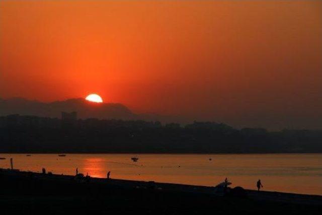 Antalya'da Gündoğumu Manzarası