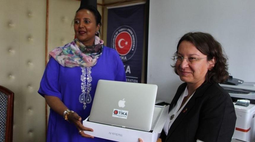 Tika&rsquo;dan Kenya Dışişleri Bakanlığına Ekipman Desteği