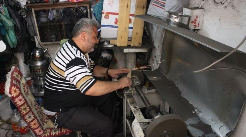 Bı&ccedil;ak&ccedil;ılar Teknoloji Ve &Ccedil;in Malına Bileniyor