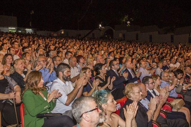 Festival Coşkusu Anjelika Akbar İle Başladı