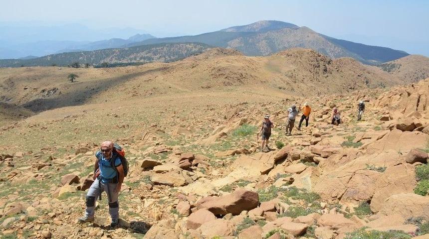 Dağcılar Bayramda Dağa &Ccedil;ıktı