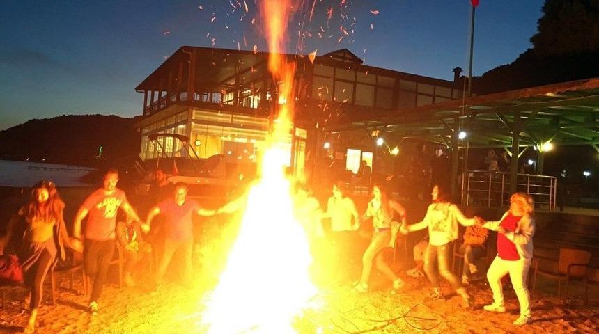 Kaz Dağları&rsquo;nın Eteğinde Kamp Ateşi