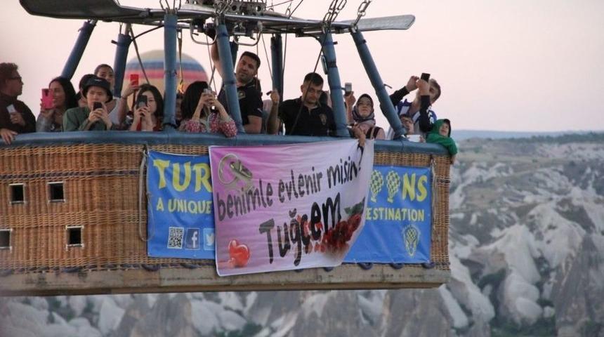 &Ouml;zel Haber) Kapadokya Semalarında S&uuml;rpriz Evlilik Teklifi