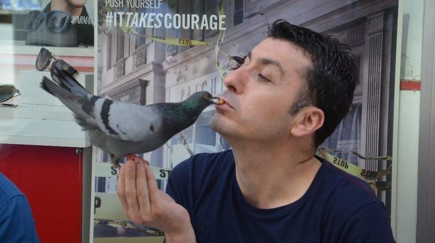 G&uuml;vercinleri Ağzıyla Besliyor