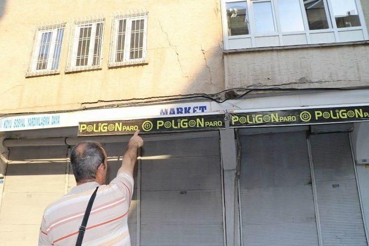 Zabıta Ekipleri, Yıkılma Tehlikesi Bulunan Binanın Kapısını, Vatandaşların Üzerine Kilitledi G1