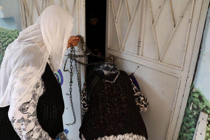 Zabıta Ekipleri, Yıkılma Tehlikesi Bulunan Binanın Kapısını, Vatandaşların Üzerine Kilitledi G5