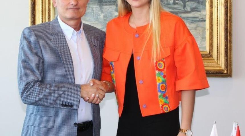 Cansu K&ouml;ksal Yakın Doğu &Uuml;niversitesi&rsquo;nde