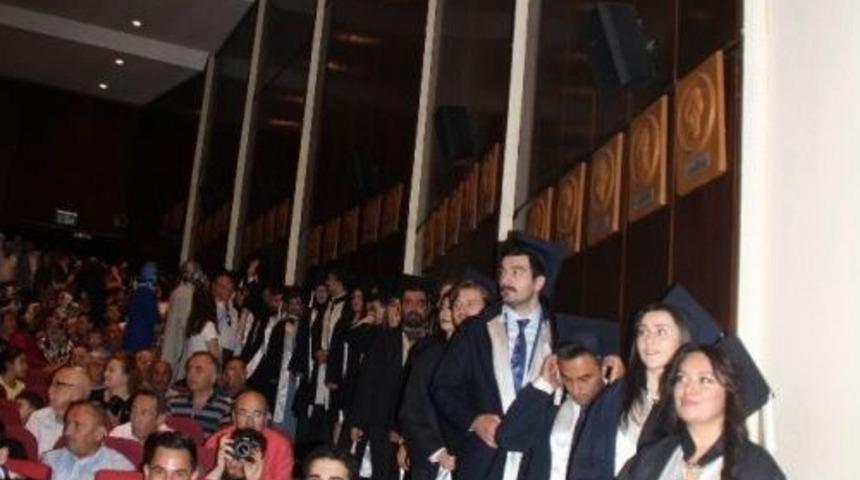 Mimarlık Fak&uuml;ltesi&rsquo;nde Mezuniyet Sevinci