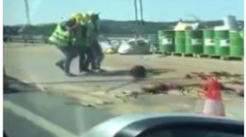 15 Temmuz Şehitler K&ouml;pr&uuml;s&uuml;&rsquo;nde &Ccedil;alışan İş&ccedil;iler Halay &Ccedil;ekerek Eğlendi