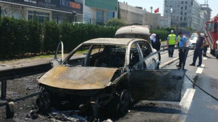 Basın Ekspres Yolunda Bir Ara&ccedil; Alev Alev Yandı